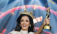 Miss Paraguay, Clara Sosa, cayó al suelo tras escuchar el nombre de su país. 