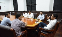 Previo al acto se reunieron con Pablo Vera Salazar, Rector de la Alma Máter, momento en el que intercambiaron diversas ideas para potencializar los emprendimientos sociales de los estudiantes de esta Casa de Estudios Superiores.