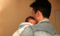  El cantante Fonseca y su hijo Agustín.