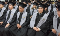 Miembros de la Comunidad Aruhaca también recibieron grados, como lo fue el nuevo magíster en Ciencias de la Educación Félix Ramón Torres Villafañe y Ledys María Izquierdo Torres, magíster en Ciencias de Educación.