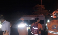 Una buseta que se salió de la vía atropelló a cuatro personas y una murió.