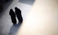 Las monjas trabajaban como directora y docente en la escuela. 