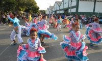 Los niños viven su carnaval.