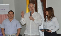 El Alcalde de Santa Marta,Rafael Martínez: el Ministro del Justicia y el Derecho, Enrique Gil y la directora de Justicia Transicional, Digna Durán  estuvieron presentes en el lanzamiento de la cartilla.