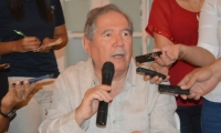 Guillermo Botero, presidente de Fenalco, durante una rueda de prensa en Santa Marta.