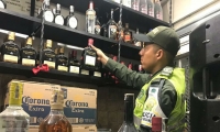 El licor incautado tenía un valor de 10 millones de pesos, de acuerdo con la Dian.