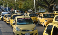 Los taxista acompañaron el sepelio. 