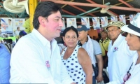 Fabian Castillo Suarez, visitó el municipio de Urumita, La Guajira, donde fue recibido por un gran grupo de mujeres.