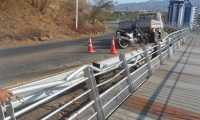 Una parte del sendero quedó averiada por un accidente automovilístico.