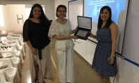 Presentación del certificado obtenido por el Colegio Bilingüe.