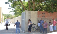 En la sede de Medicina Legal estuvo la familia de Gilberto Luna esperando su cadáver.