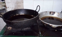 En la inspección de Salud Distrital se evidenciaron ollas como estas, con aceite requemado.