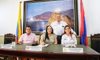  La gobernadora Rosa Cotes junto a la presidenta de la Asamblea, Claudia Patricia Aarón, instalaron el periodo de sesiones. 