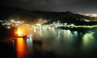 Panorámica de Taganga durante el pleno incendio del hotel Jaba Nibue