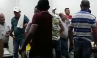 En video quedó registrada la pelea que sostuvo el alcalde de San Ángel. 