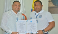 El contralor Distrital, Edilson Palacio, recibió la certificación. 