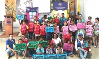 Algunos de los niños beneficiados por Unimagdalena.