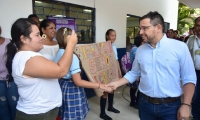 El alcalde Rafael Martinez durante la entrega de las adecuaciones locativas en tres instituciones educativas.