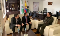 El alcalde Rafael Martínez y el secretario de Seguridad, Camilo George, reunidos con el director de Seguridad Ciudadana de la Policía, general William Salamanca.