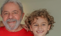 Luiz Inácio Lula y su fallecido nieto.