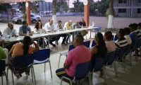 Reunión entre representantes de MinEducación, Gobernación, Contratista y empleados de la institución.