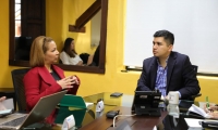 Reunión entre gerente de Essmar, Ingrid Aguirre y El ministro de Vivienda, Ciudad y Territorio, Jonathan Malagón