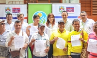 Estos  avales fueron otorgados a  los pequeños productores que no tienen garantías que ofrecer en el banco.
