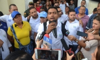 El hasta hoy alto consejero para la Sierra Nevada, Raúl Pacheco, tomó la vocería de los huelguistas.