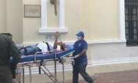 El domingo pasado, Adolfo Bula fue retirado en camilla y hospitalizado.