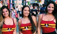 Luisa Fernanda W junto a Daniela y María Legarda