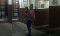 La mamá cargó con su niña por varias clínicas hasta que finalmente la recibió el Julio Méndez Barreneche.