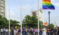 La jornada comenzó desde muy temprano de este viernes con un acto de reivindicación denominado “todos a pisar la cebra de la diversidad por los derechos”, que se desarrolló en el Parque Bolívar.