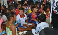 Los niños recibieron útiles escolares y elementos de aseo.