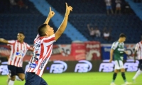 Stiwart Acuña celebrando el gol.