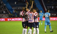 Luis Sandoval celebrando el segundo gol de los junioristas.