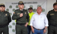 Comandante entrante de la Policía de Santa Marta, Óscar Solarte y Luis Tete, alcalde de Ciénaga.