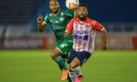 Luis 'Cariaco' González iniciando juego ofensivo ante Plaza Colonia.