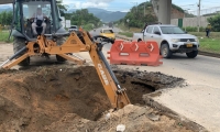 Los trabajos con la maquinaria se adelantarán durante los próximos 10 días, de acuerdo a la magnitud del impacto que se produjo por la destrucción del tubo de drenaje.