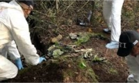 Estaban enterrados en un terreno baldío en el barrio La Esmeralda.