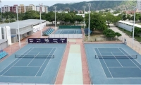 El torneo interbarrios de fútbol tenis se toma el complejo de raquetas. 