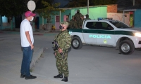 Los militares patrullan las calles de Ciénaga desde la noche de este lunes.