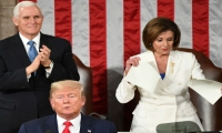 Nancy Pelosi rompe discurso del Estado de la Unión tras alocución de Trump.