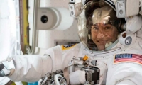 Christina Koch, la astronauta estadounidense que más tiempo duró en el espacio.