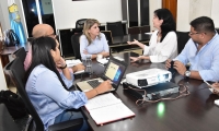 Alcaldesa Virna Johnson se reunió con asesores del Metro de Medellín.