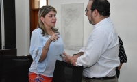 Sergio Díaz Granados reunido con la alcaldesa Virna Johnson.