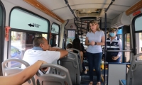 Virna Johnson, alcaldesa de Santa Marta, monitoreando las medidas tomadas en su decreto.