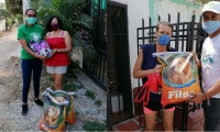 Animalistas recibiendo las ayudas.