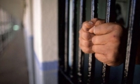 Las labores investigativas preliminares lograron demostrar que el indiciado aprovechando su proximidad con la pequeña, la ausencia de la madre y su condición de superioridad, supuestamente sometía a la niña a situaciones de índole sexual y tocamientos indebidos.