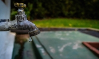 Durante todo el jueves no habrá agua en una veintena de barrios.