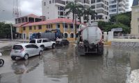 Nuevamente las aguas de alcantarilla están rebosadas en Santa Marta.